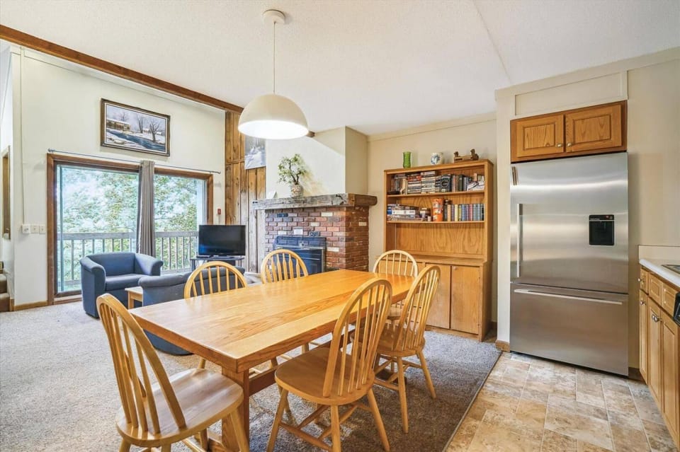 Whiffletree Condo Unit E8 House in Mendon