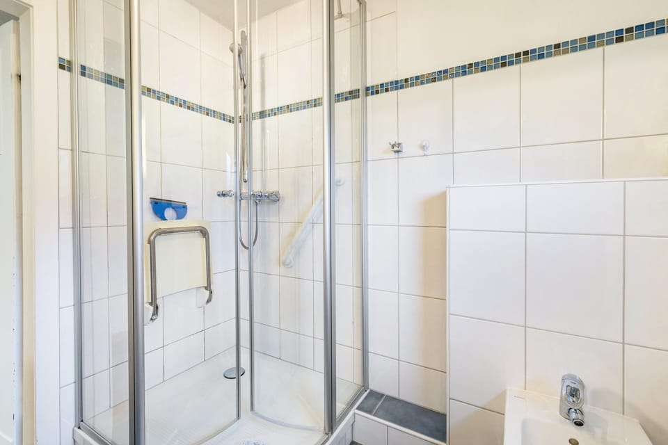 Bathroom, Living room