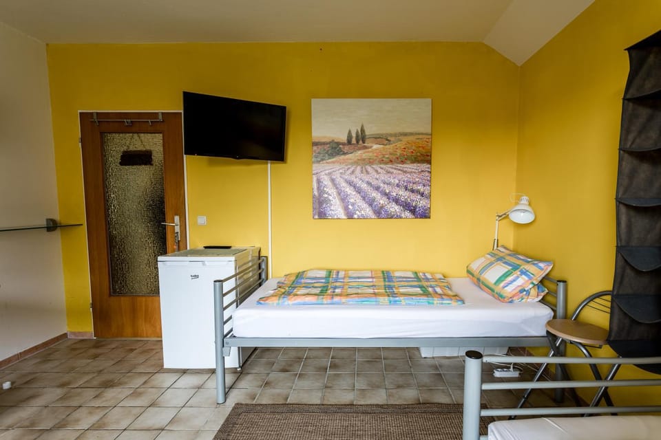 Elbdeichkoje de Monteure & Urlauber Bed and Breakfast in Lower Saxony, Germany
