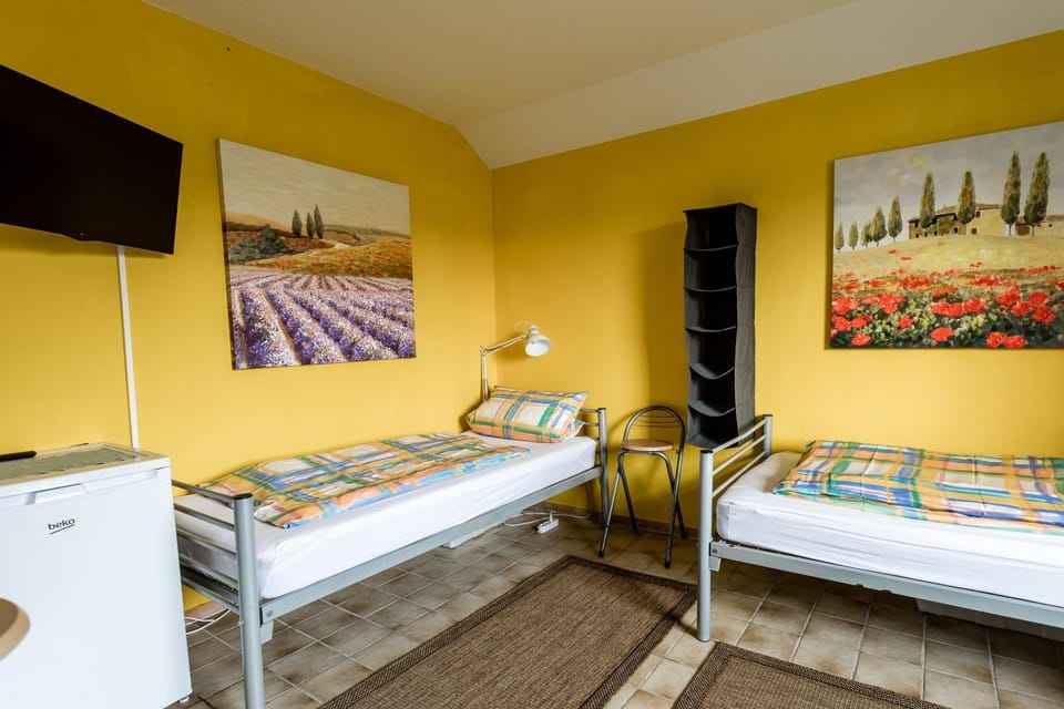 Elbdeichkoje de Monteure & Urlauber Bed and Breakfast in Lower Saxony, Germany