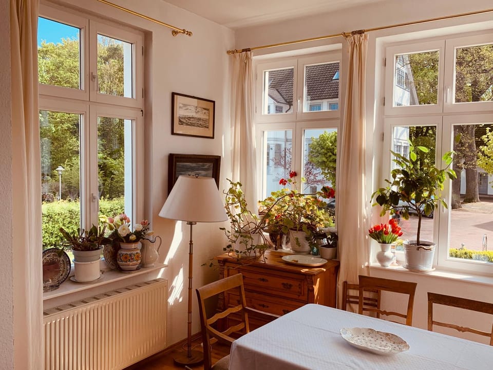 Living room, Photo of the whole room, Seating area