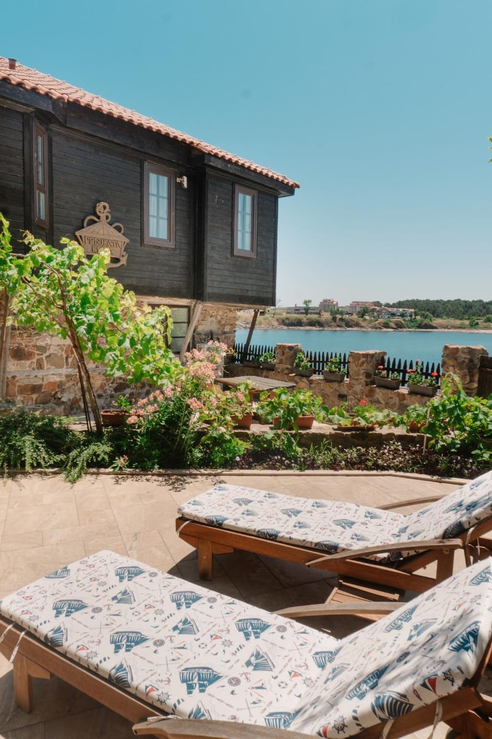 Seating area, Sea view, sunbed