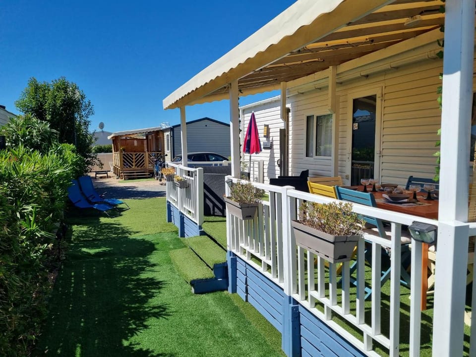 Property building, Balcony/Terrace