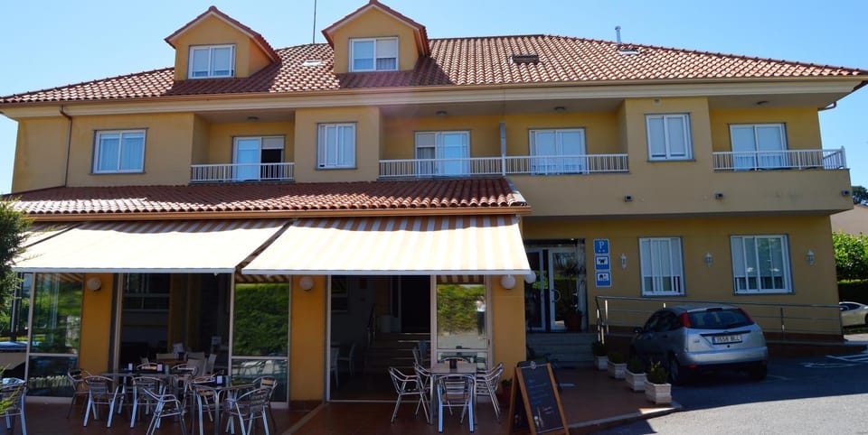 Staff, Restaurant/places to eat, Facade/entrance, Balcony/Terrace, Lobby or reception, Lounge or bar, Beach, Pets, Meals, Breakfast, Continental breakfast, Lunch, Dinner, Alcoholic drinks, Non alcoholic drinks, young children, older children, Family