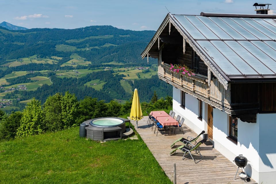 Property building, Day, Natural landscape, Garden, Mountain view