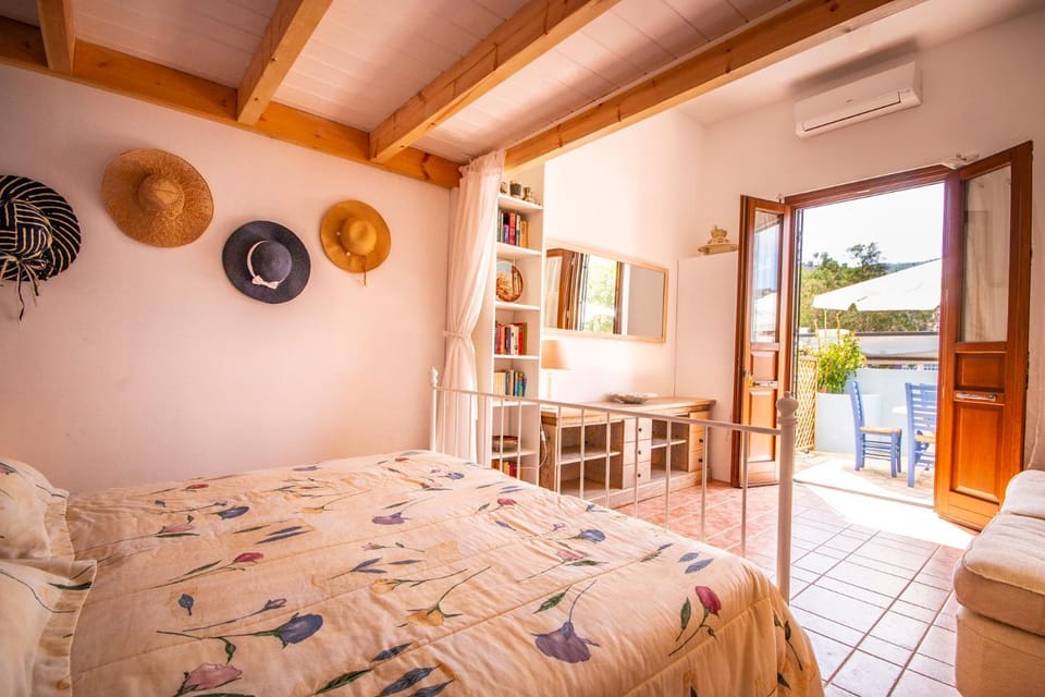 Living room, Bedroom