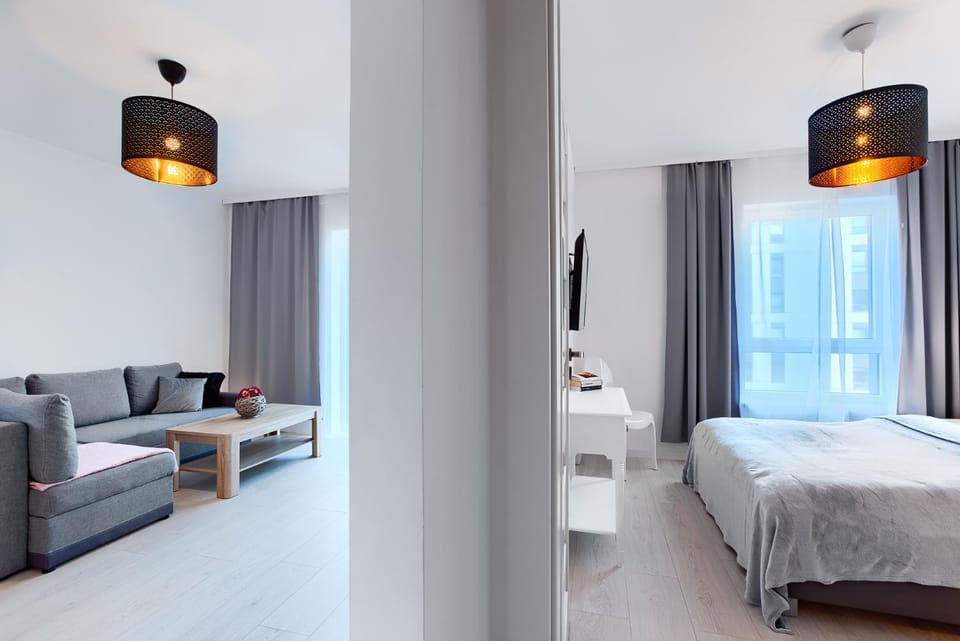 Bed, TV and multimedia, Living room, Photo of the whole room, Seating area, Bedroom