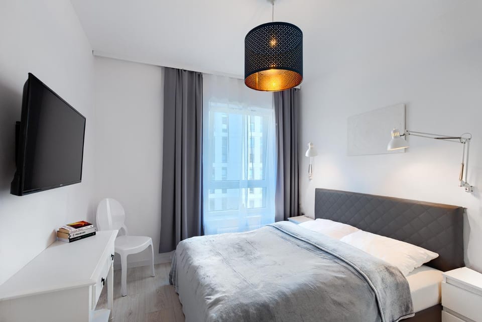 Bed, TV and multimedia, Photo of the whole room, Bedroom