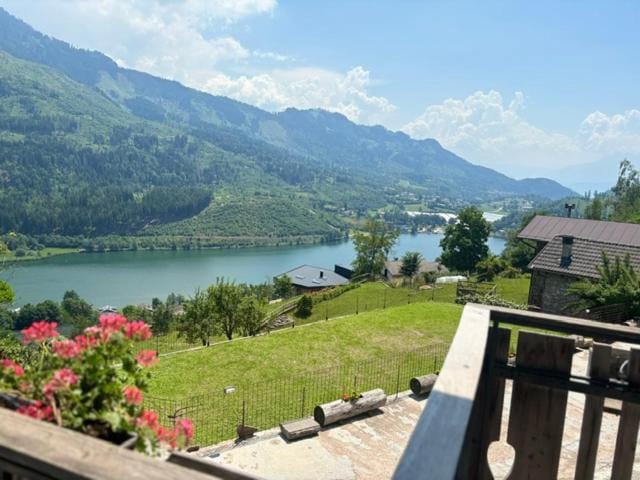 Balcony/Terrace, Mountain view