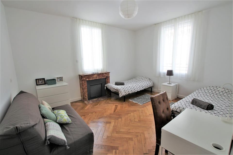Photo of the whole room, Decorative detail, Seating area, Bedroom