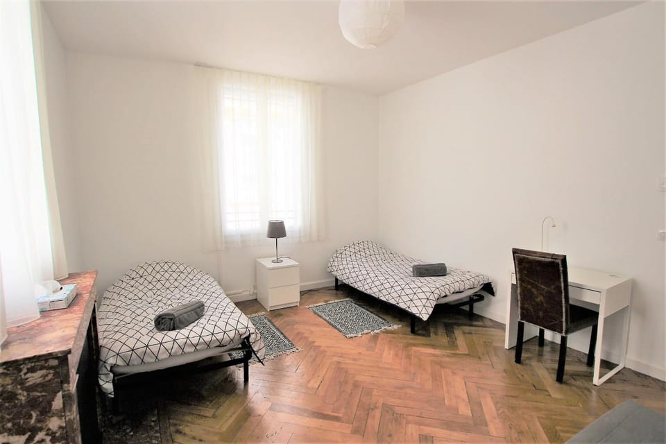 Bed, Seating area, Bedroom