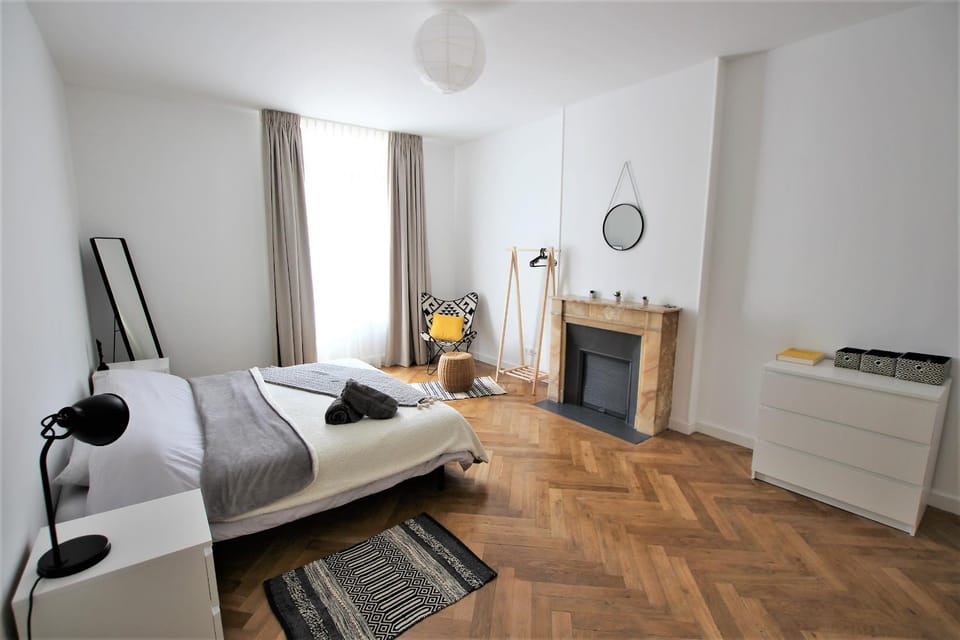 Bed, Photo of the whole room, Decorative detail, Bedroom