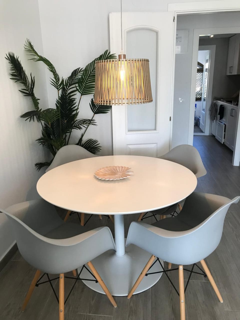Kitchen or kitchenette, Living room, Seating area, Dining area, Dinner
