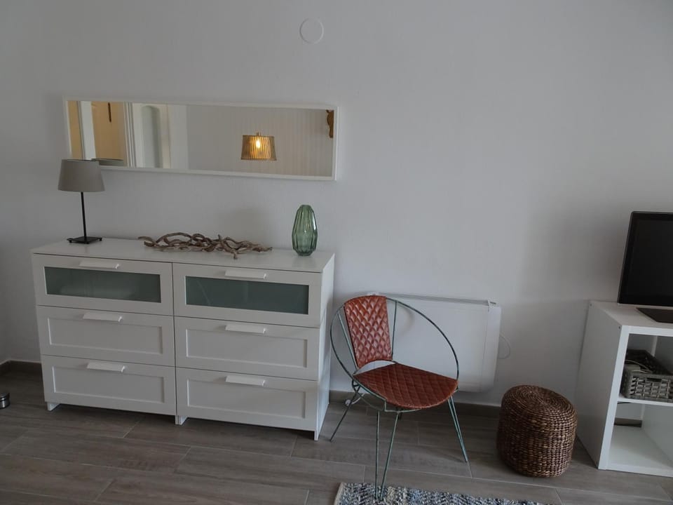 TV and multimedia, Living room, hair dresser