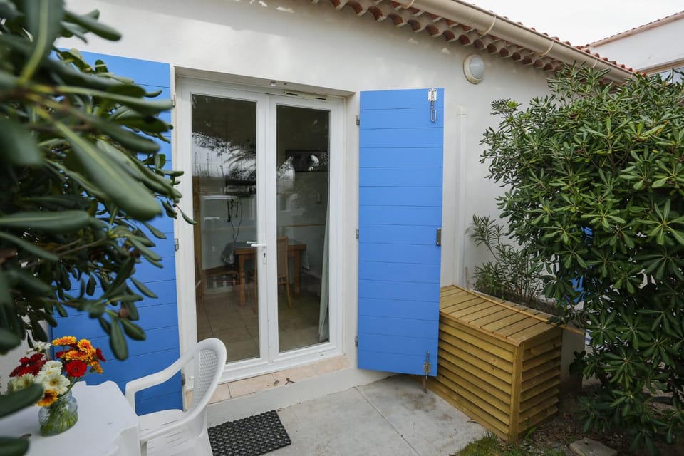 Patio, Spring, Day