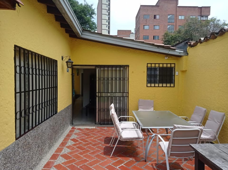 Yellow House Hostel Hostel in Medellin