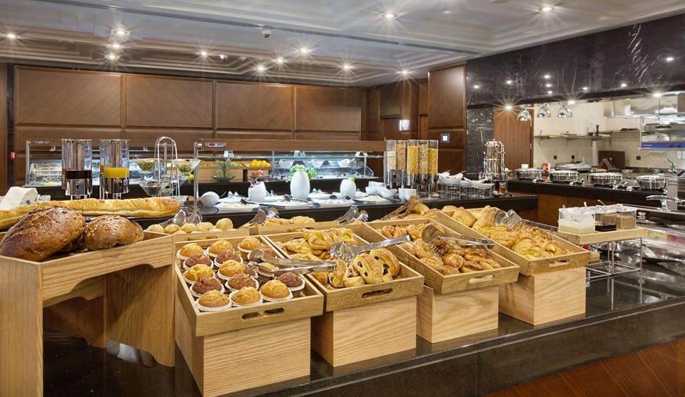 Dining area, Buffet breakfast