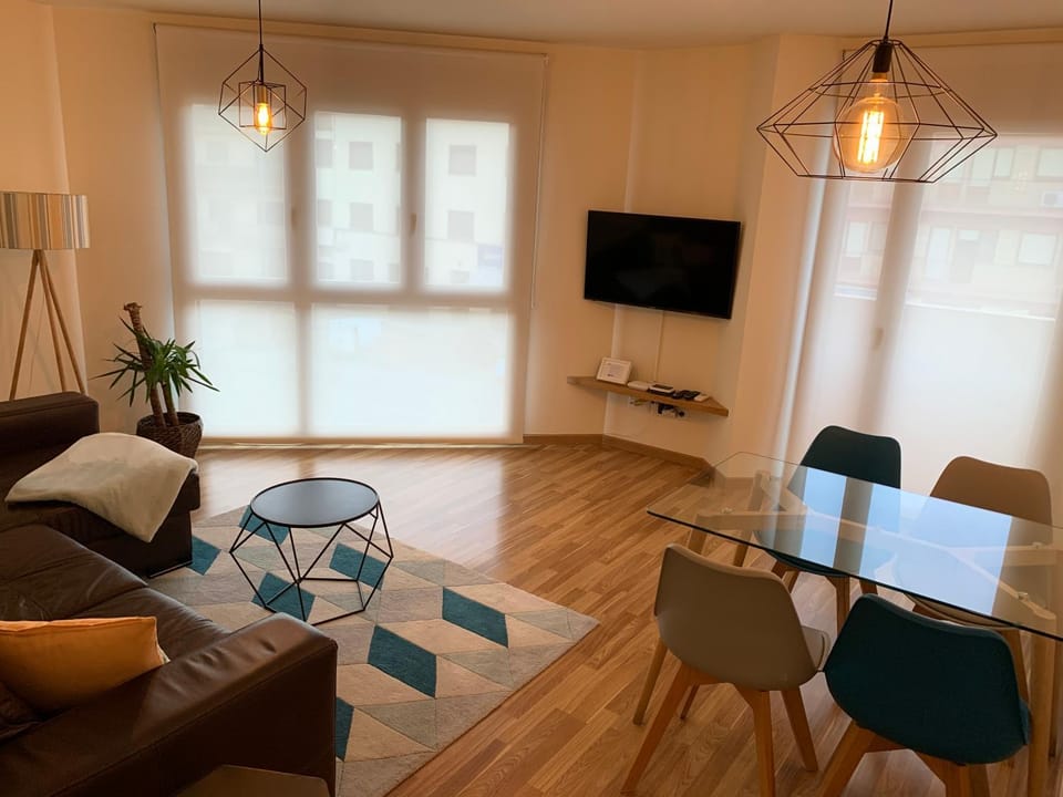 TV and multimedia, Living room, Seating area, Dining area