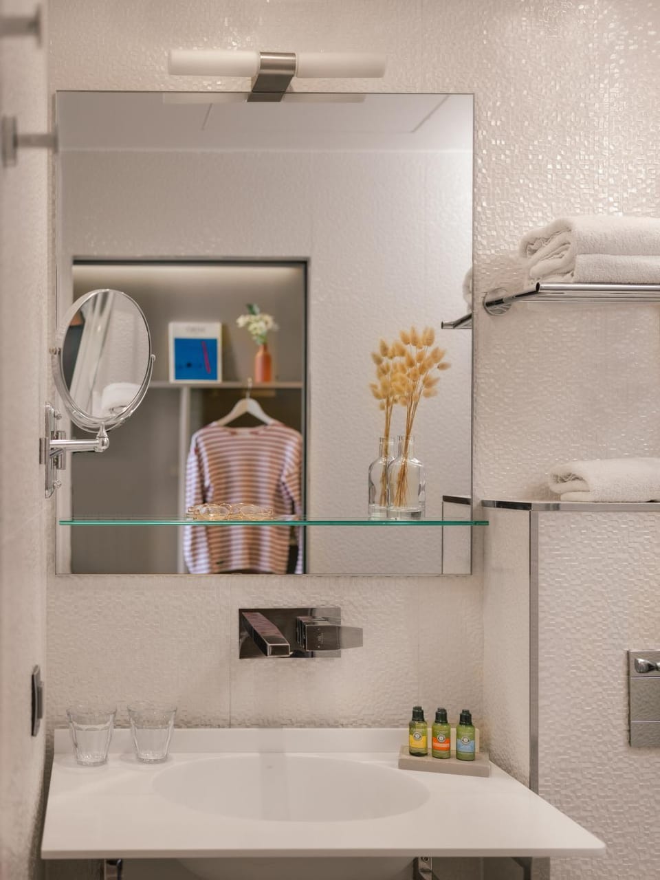 Bathroom, towels