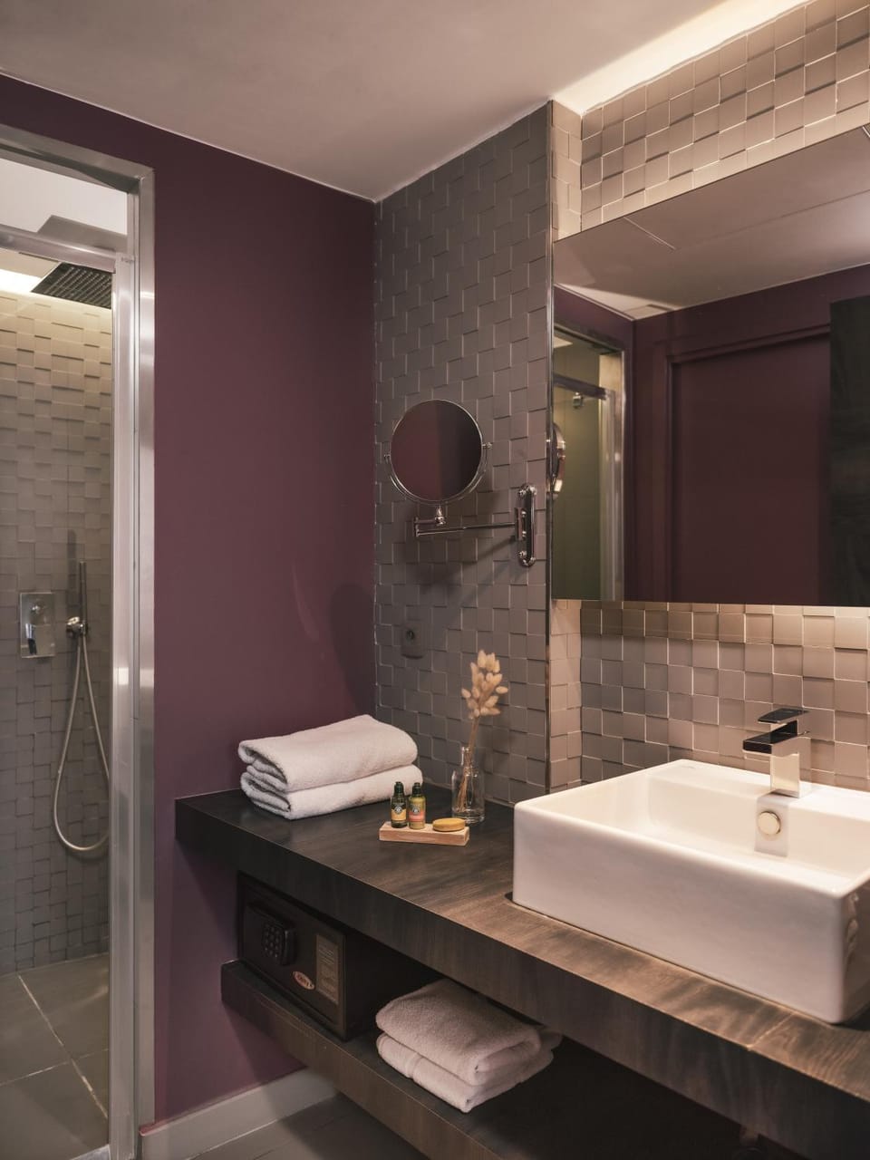 Bathroom, towels