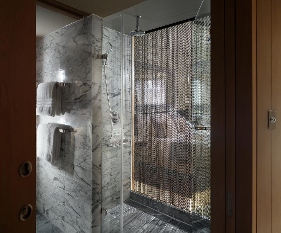 Shower, Bathroom, Bedroom, towels