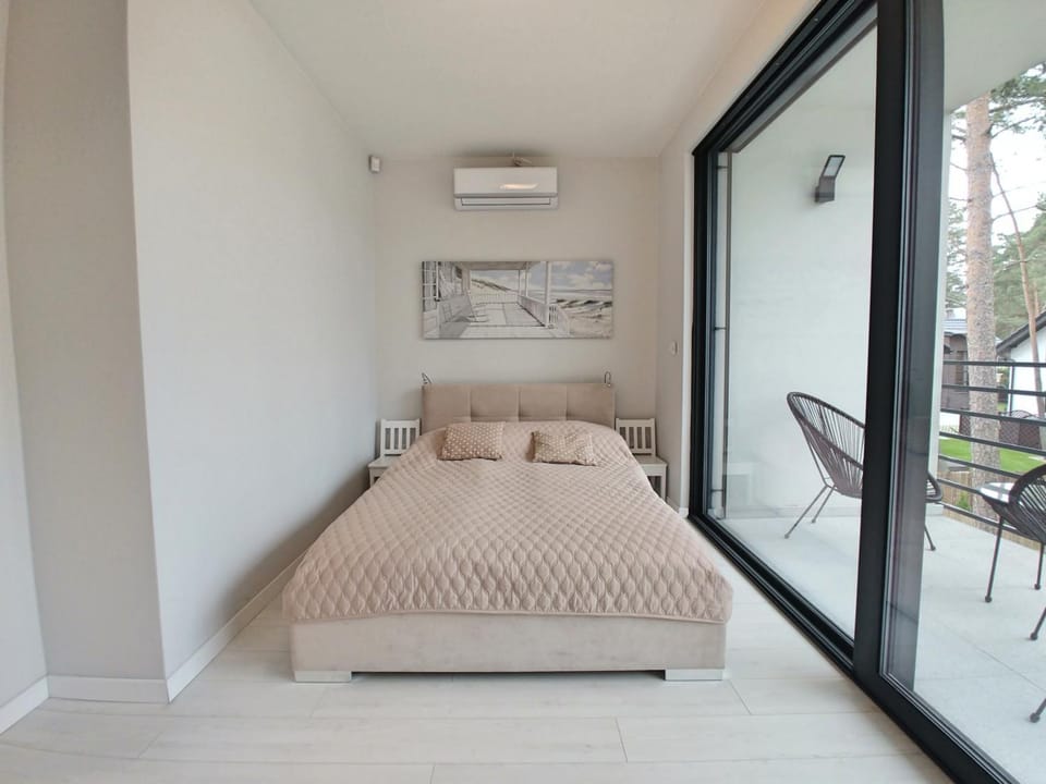 Bed, View (from property/room), Balcony/Terrace, Photo of the whole room, Bedroom, air conditioner