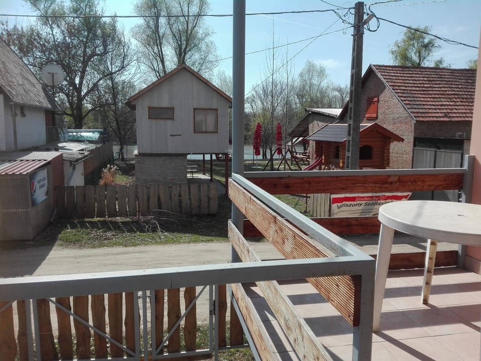Balcony/Terrace, River view