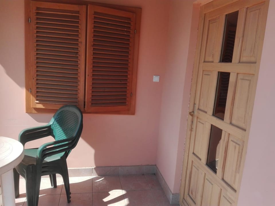 Facade/entrance, Balcony/Terrace