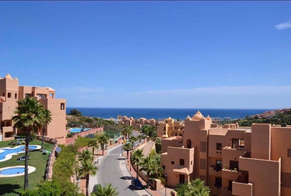 Sea view, Street view
