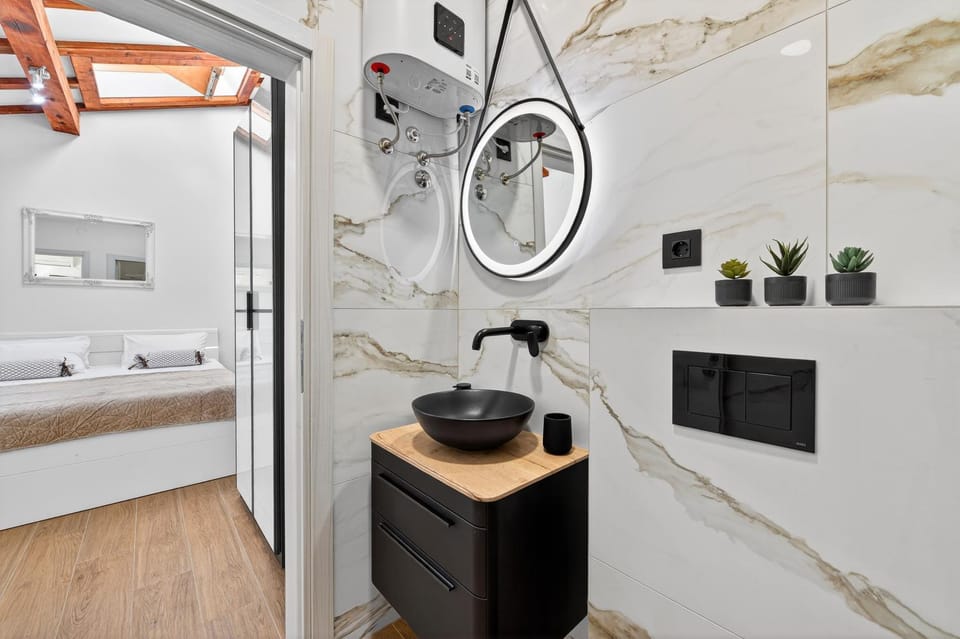 Toilet, Bathroom, Bedroom