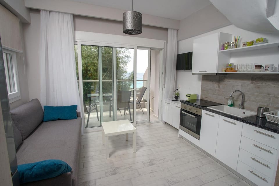 Kitchen or kitchenette, Living room