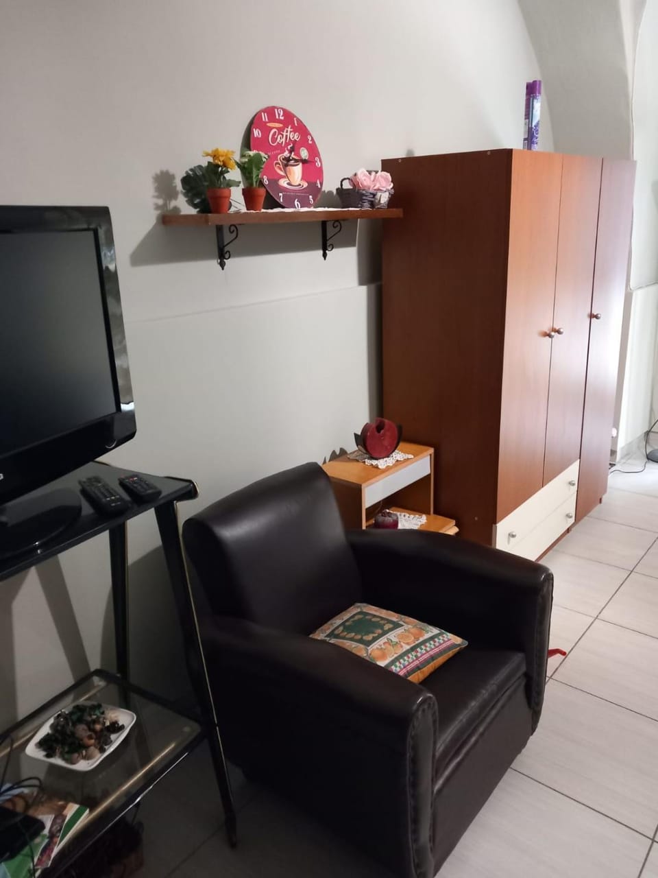 Communal lounge/ TV room, TV and multimedia, Living room, wardrobe