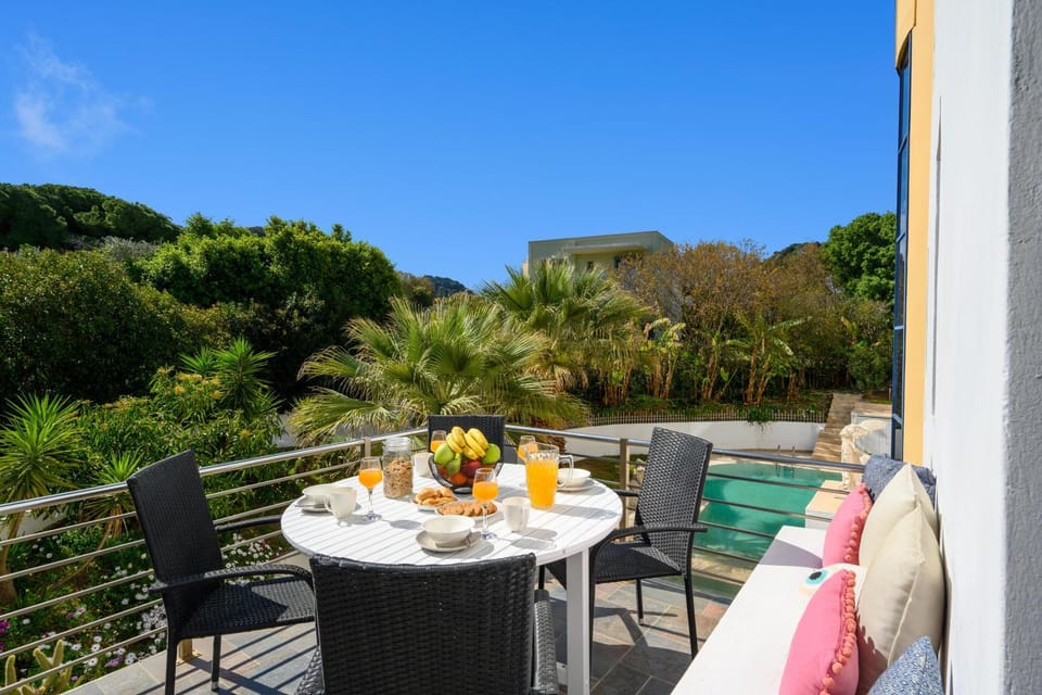 Property building, Balcony/Terrace, Dining area, Swimming pool