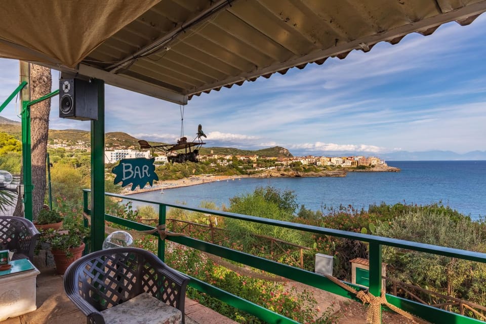 Property building, Restaurant/places to eat, View (from property/room), Balcony/Terrace, Lounge or bar, Beach, Sea view