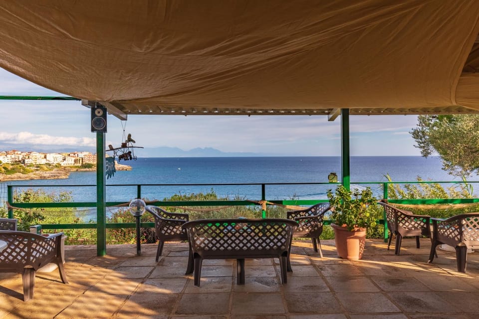 Property building, Restaurant/places to eat, Natural landscape, View (from property/room), Balcony/Terrace, Sea view