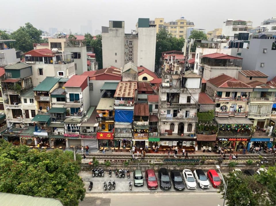 City view, Street view, Location