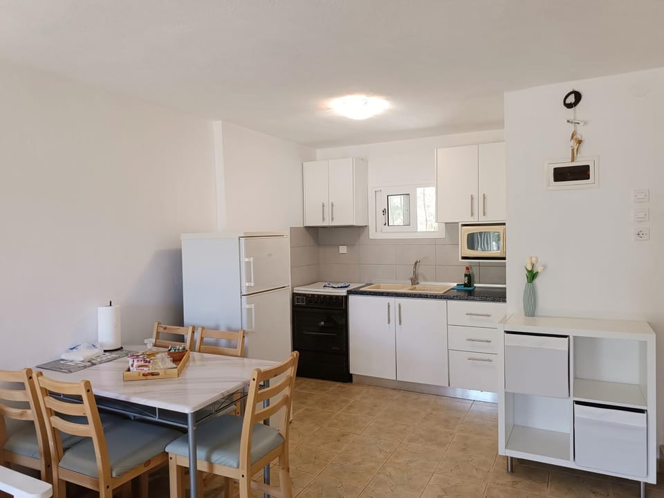 Kitchen or kitchenette, oven, stove
