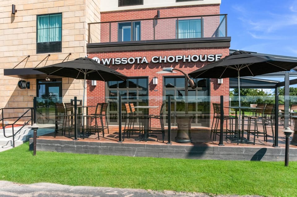 Restaurant/places to eat, Facade/entrance