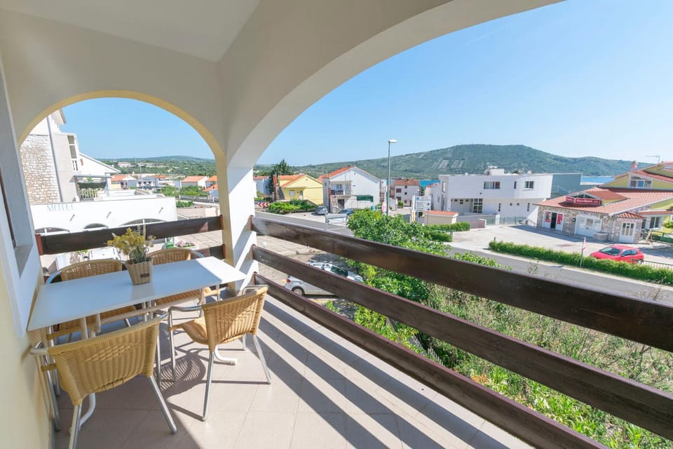Property building, Day, View (from property/room), Balcony/Terrace, Seating area, City view, Sea view