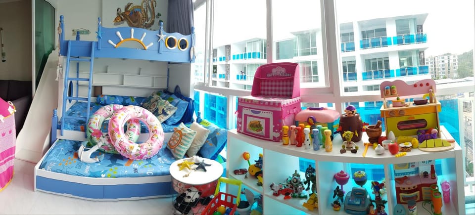 Photo of the whole room, children, bunk bed