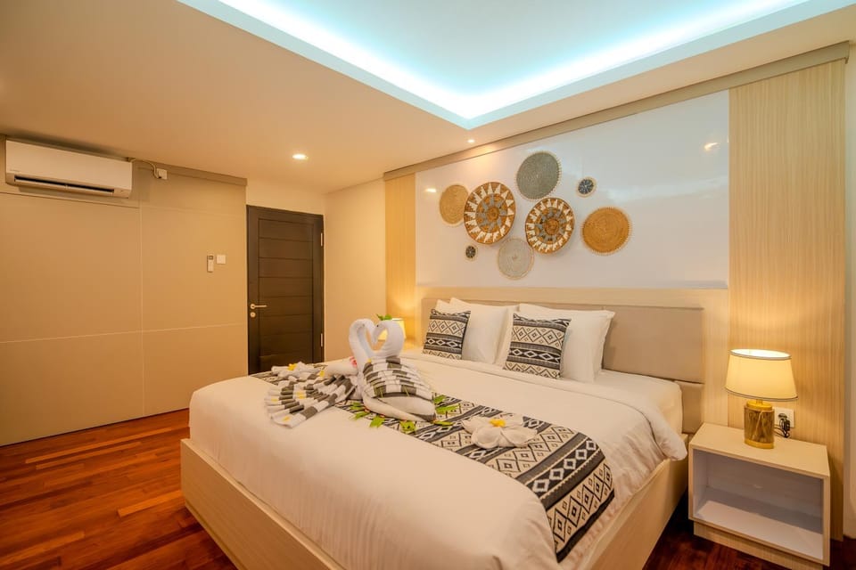 Bed, Bedroom, towels, air conditioner