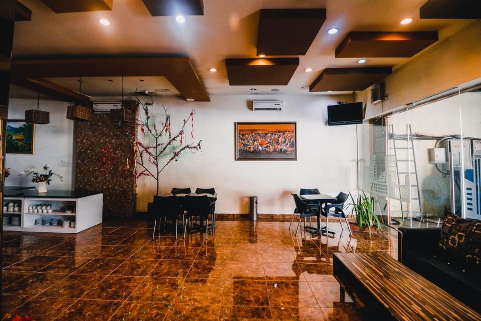 Restaurant/places to eat, Area and facilities