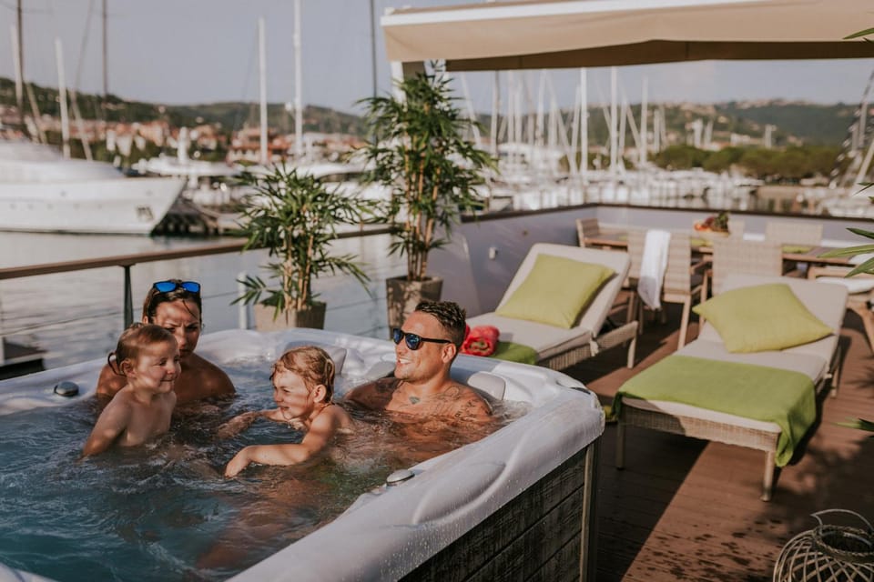 Patio, People, Hot Tub, Balcony/Terrace, Sea view