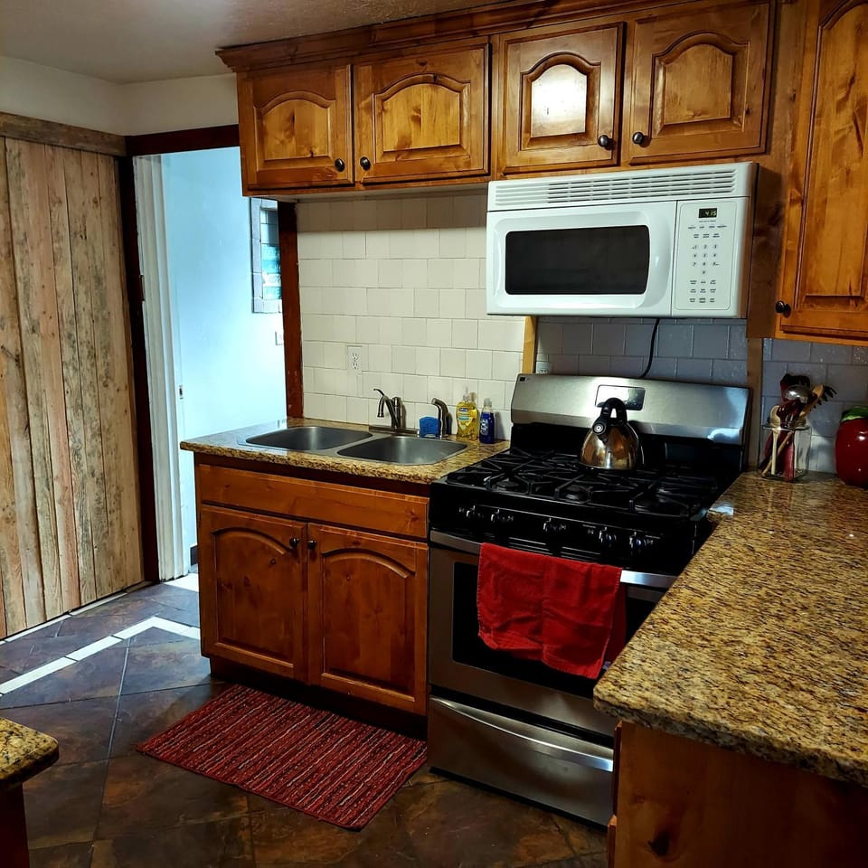 Kitchen or kitchenette, oven, stove