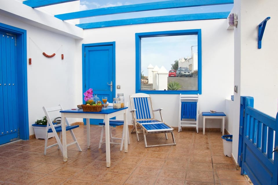 Day, Dining area
