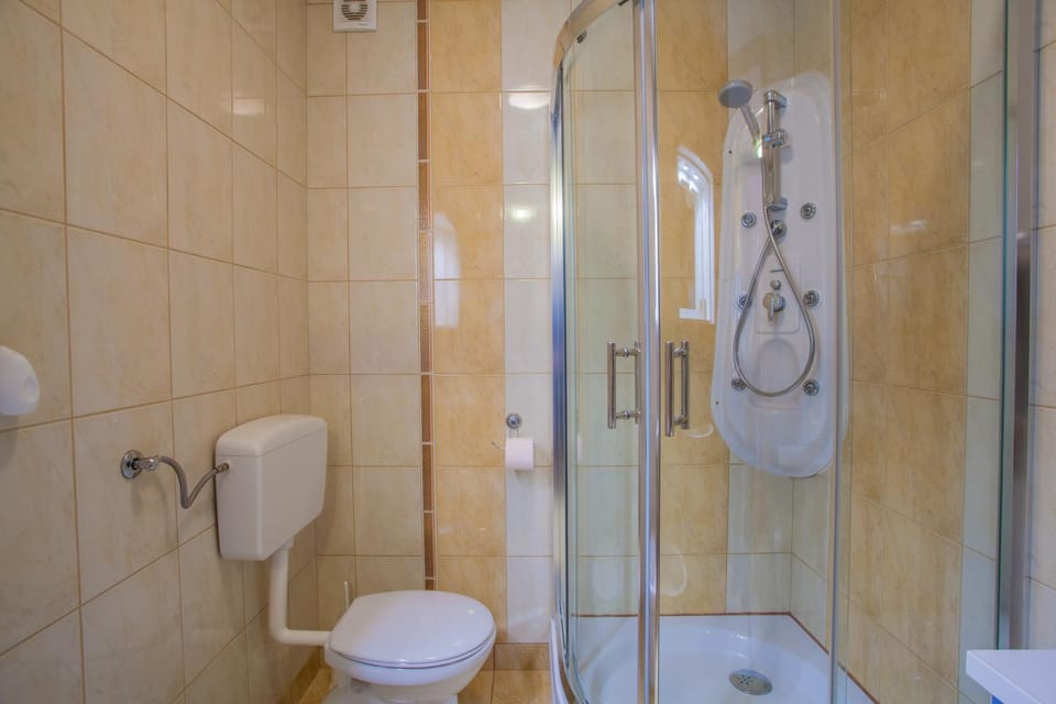 Shower, Hot Tub, Bathroom