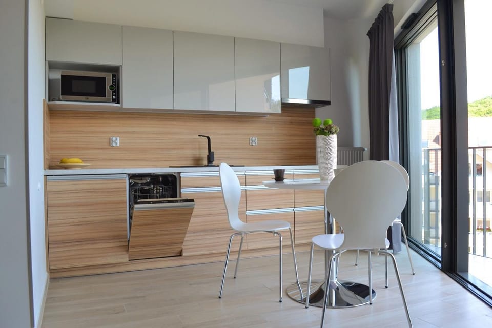 Kitchen or kitchenette, Dining area, stove, toaster