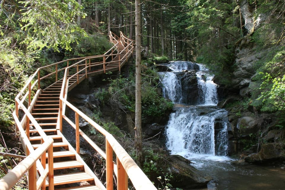 Nearby landmark, Natural landscape