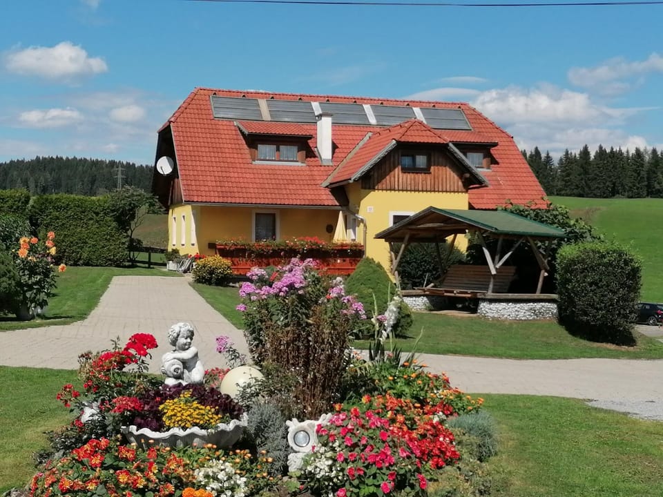 Property building, Restaurant/places to eat, Breakfast