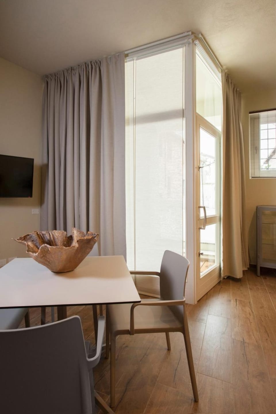 Coffee/tea facilities, Seating area, Dining area, On site